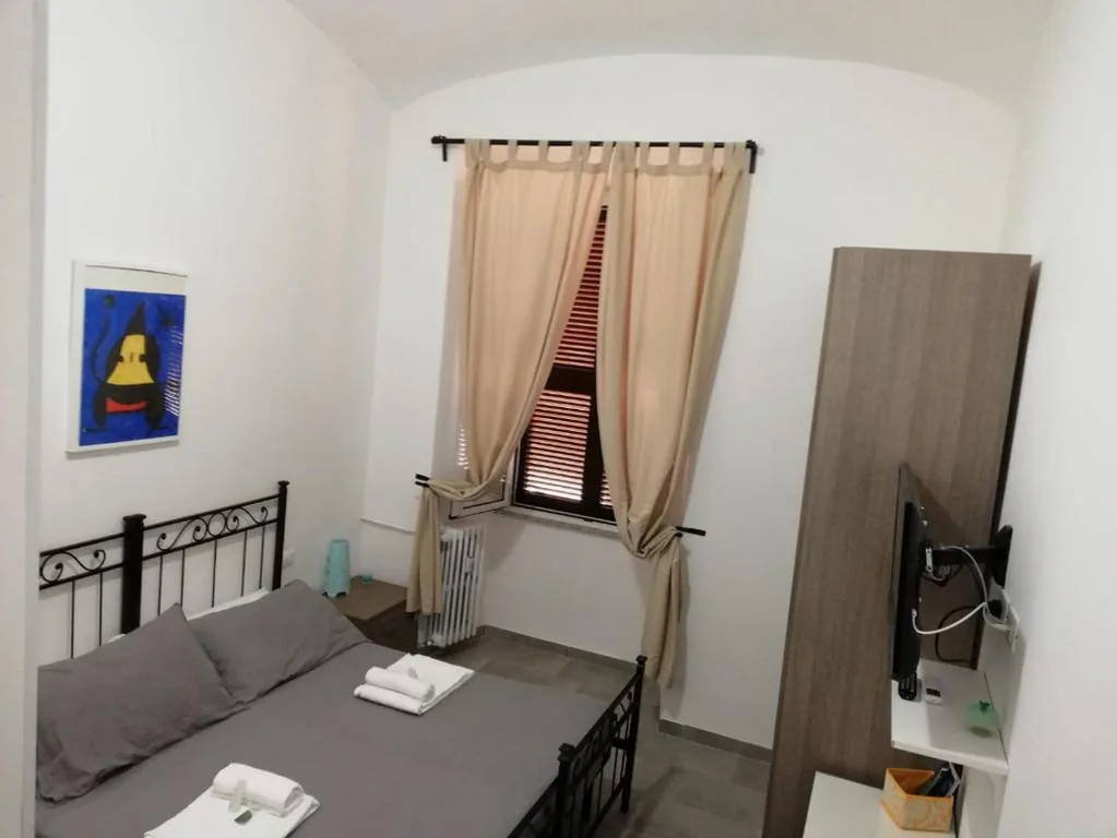 Camera Matrimoniale/Doppia con Letti Singoli con Bagno Privato — Grandis Rooms