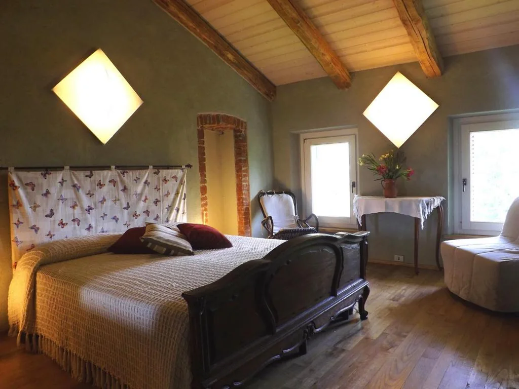 Camera Matrimoniale/Doppia con Letti Singoli con Bagno Privato Esterno — Guest house Cascina Belsito