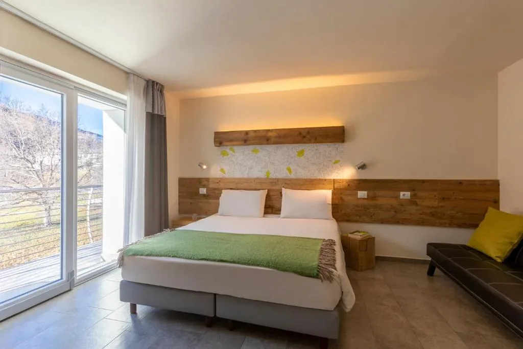 Double/Twin Room with Balcony — Hirondelle Locanda Vegana