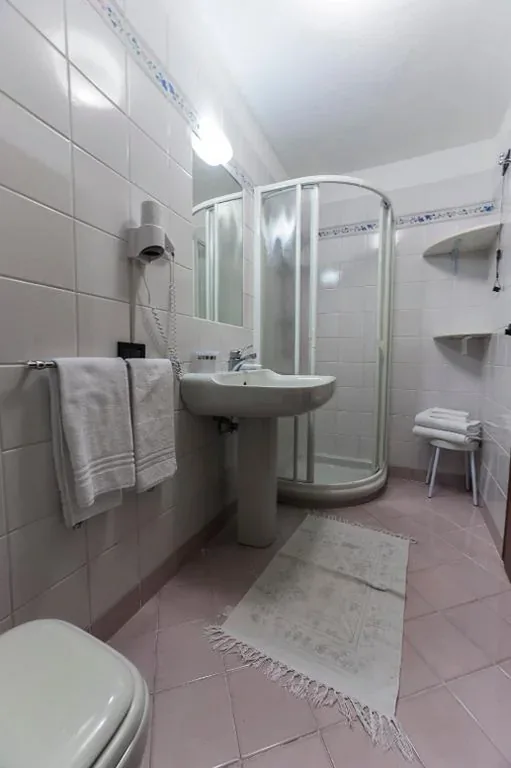 Double/Twin Room with External Private Bathroom — Hotel Baita Cretaz