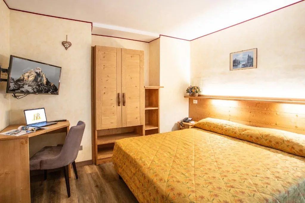Double Room with Twin Beds and Balcony — Hotel Bijou