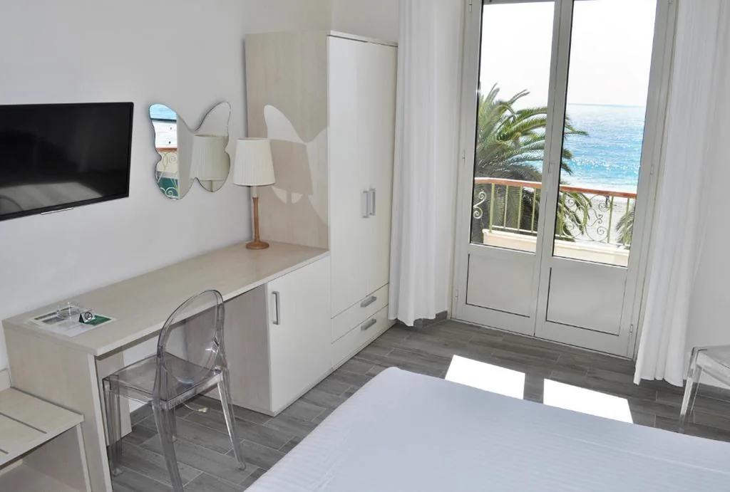 Camera Matrimoniale/Doppia con Letti Singoli con Balcone e Vista Mare — Hotel Boncardo