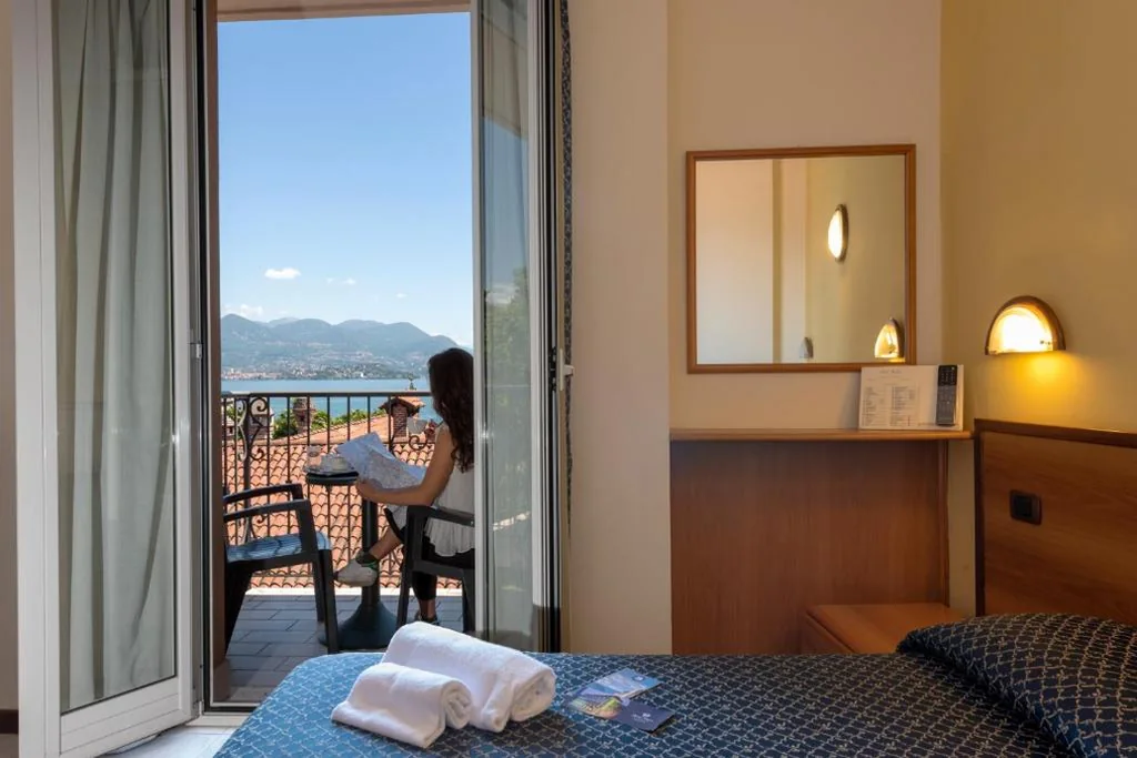 Camera Matrimoniale/Doppia con Letti Singoli con Balcone e Vista Lago — Hotel Boston