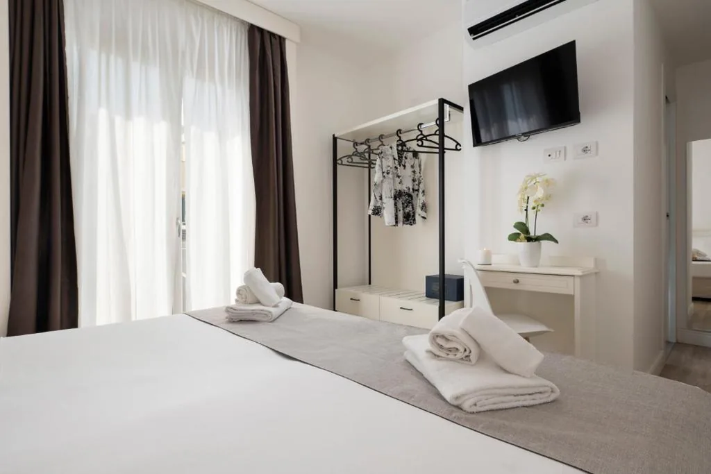 Camera Matrimoniale/Doppia con Letti Singoli con Balcone — Hotel Continental