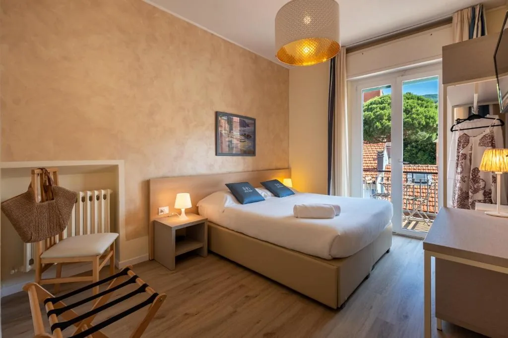 Camera Matrimoniale/Doppia con Letti Singoli con Balcone — Hotel Doria