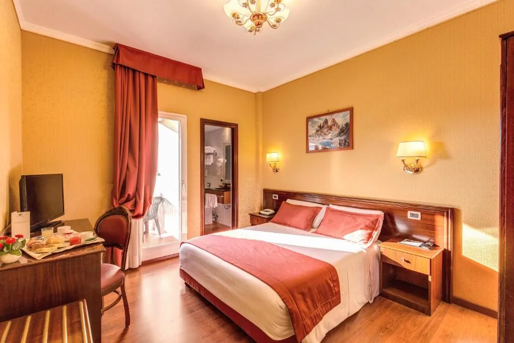 Double/Twin Room with Balcony — Hotel Impero
