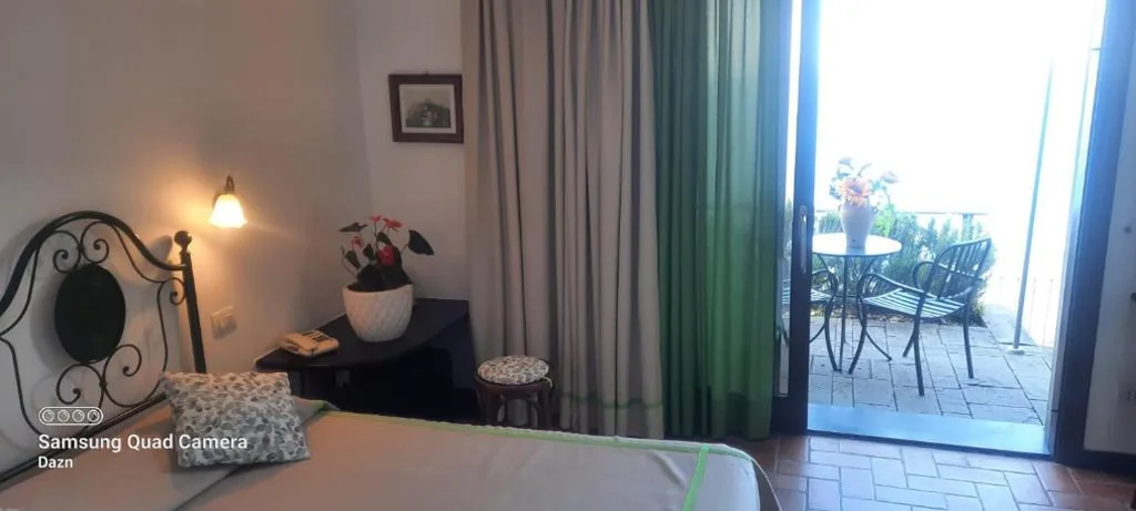 Camera Matrimoniale/Doppia con Letti Singoli con Balcone — Hotel La Giada del Mesco