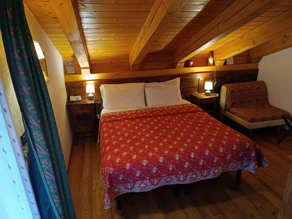 Double/Twin Room with Balcony — Hotel Lo Campagnar