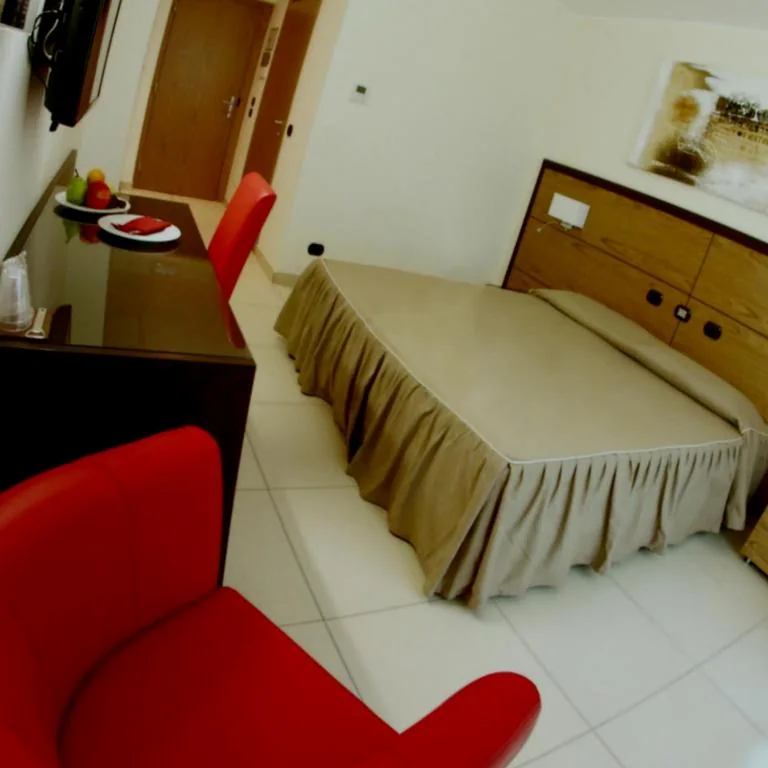 Camera Matrimoniale/Doppia con Letti Singoli con Balcone — Hotel Novarello