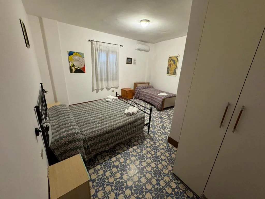 Double/Twin Room with Bathroom — Hotel Paradiso