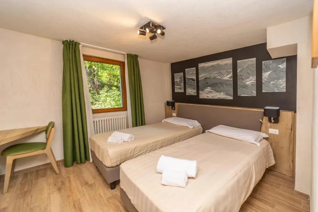 Camera Matrimoniale/Doppia con Letti Singoli con Bagno Privato — Hotel Petit Palais