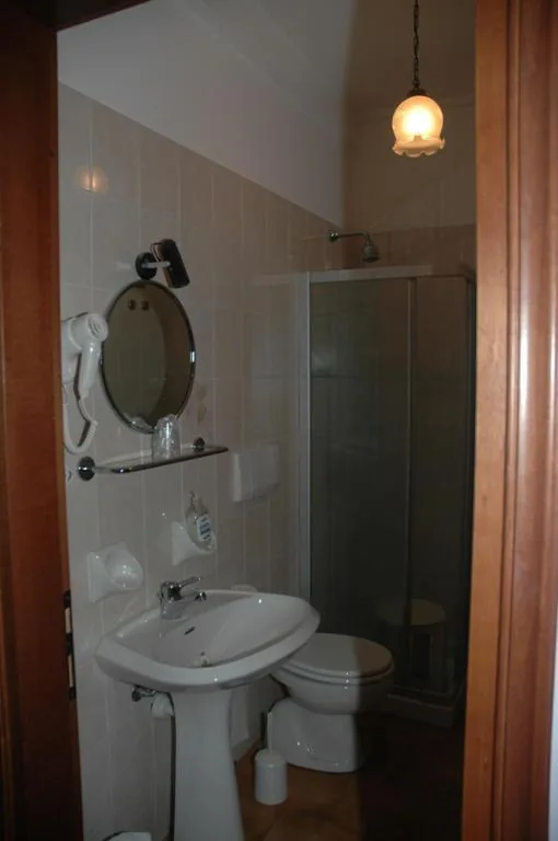 Double/Twin Room with Private Bathroom — Hotel Valentino