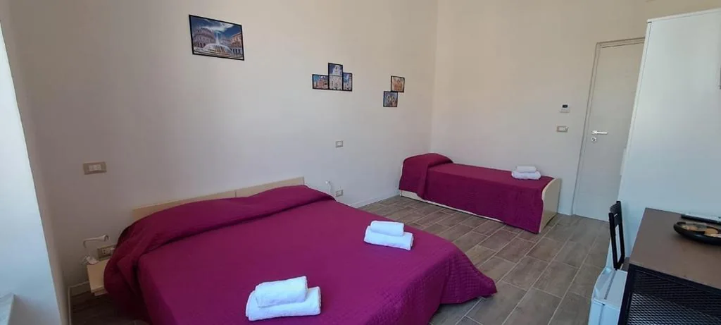 Camera Matrimoniale/Doppia con Letti Singoli con Bagno Privato — Il Porto
