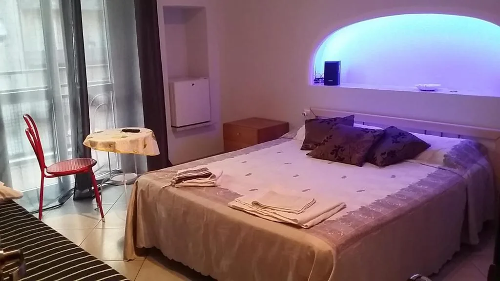 Camera Matrimoniale/Doppia con Letti Singoli con Balcone — Il Sole e La Luna