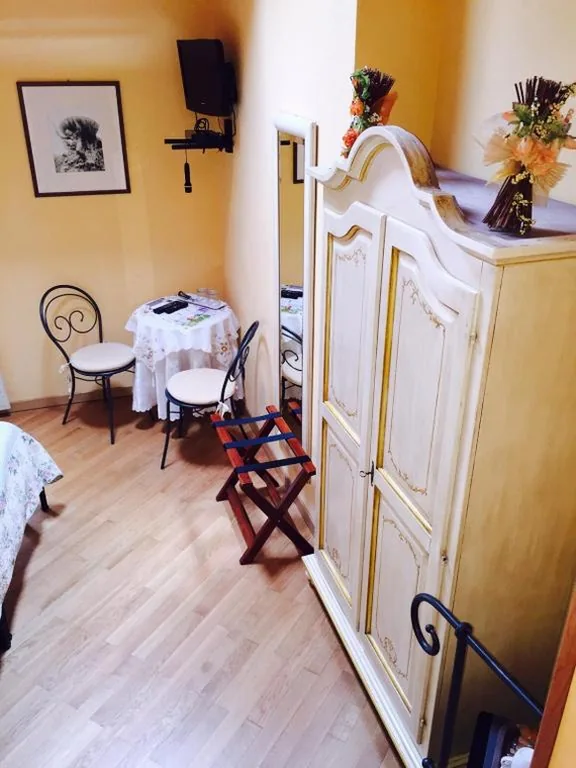 Camera Matrimoniale/Doppia con Letti Singoli con Bagno — Il Timone Lerta