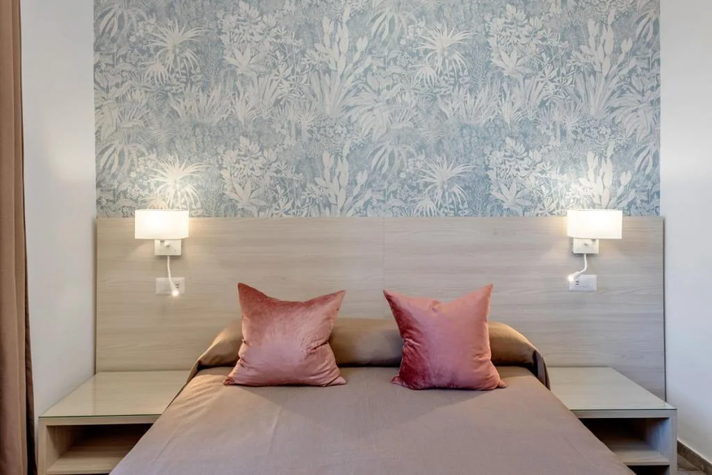 Camera Matrimoniale/Doppia con Letti Singoli con Bagno Privato — Joyful Termini Boutique Guest House