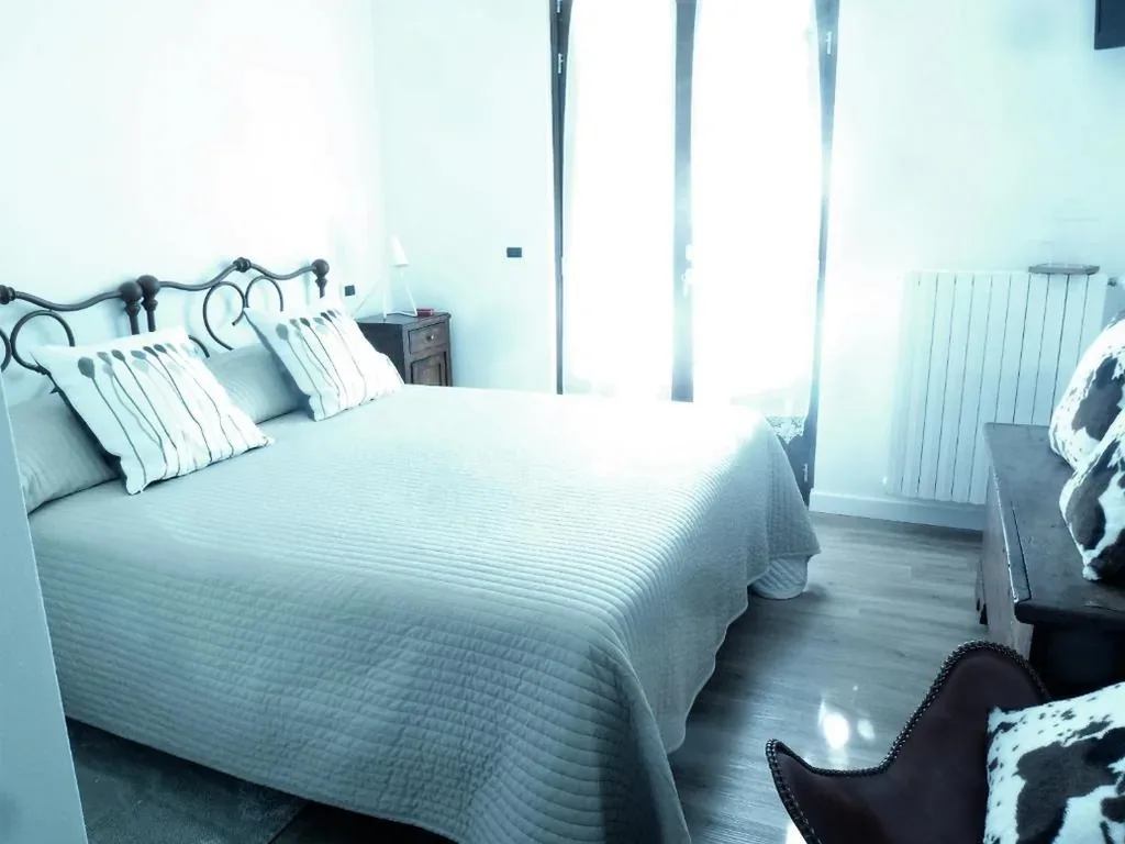 Camera Matrimoniale/Doppia con Letti Singoli con Bagno — La Pâquerette