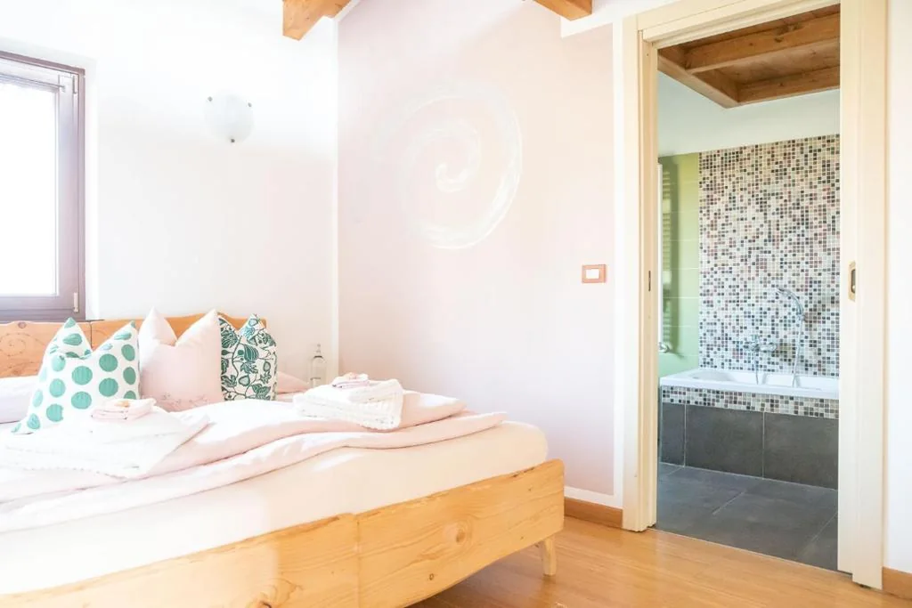 Double/Twin Room with Private Bathroom — Le Ali del Falco