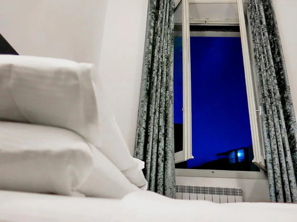 Double/Twin Room with External Private Bathroom — Lorvand N
