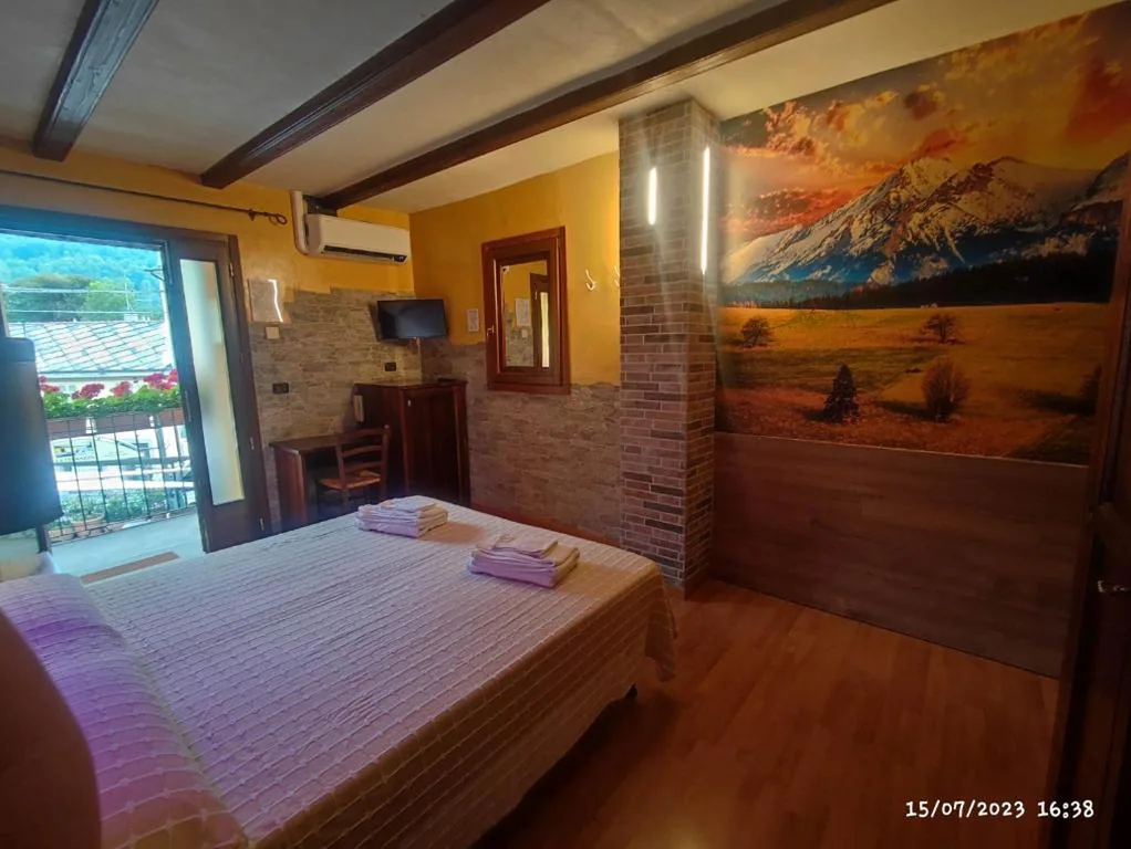 Double/Twin Room with Private Bathroom — Maison Manu