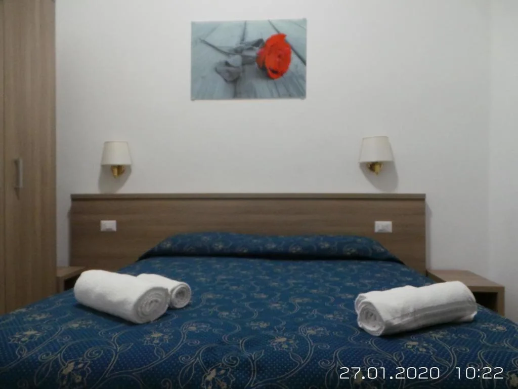 Camera Matrimoniale/Doppia con Letti Singoli con Bagno Privato — Marziah Inn