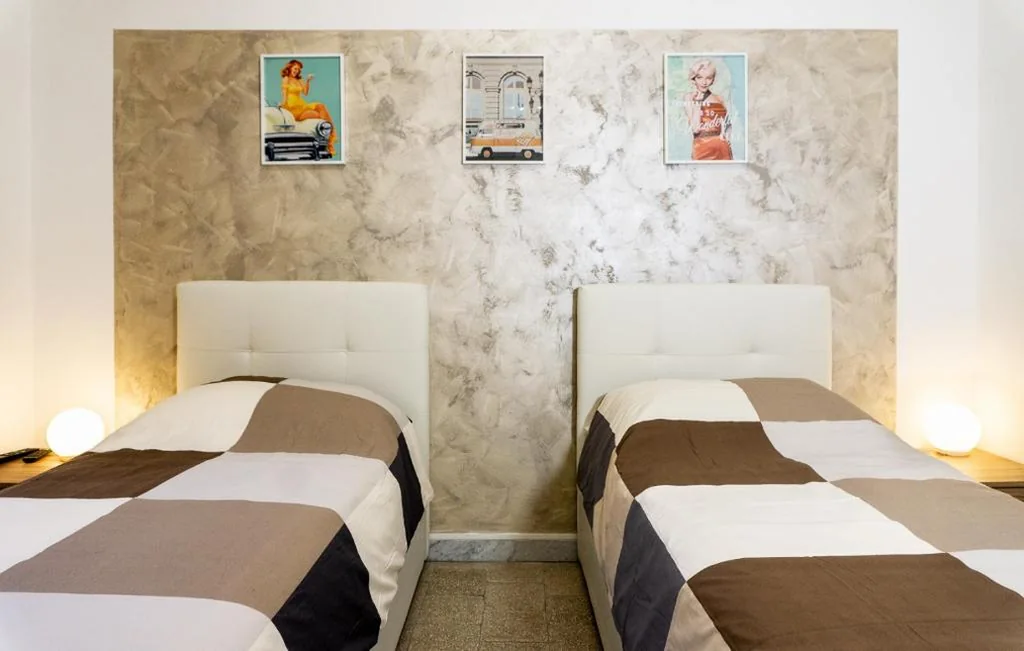 Camera Matrimoniale/Doppia con Letti Singoli con Bagno in Comune — Pamphili Rooms
