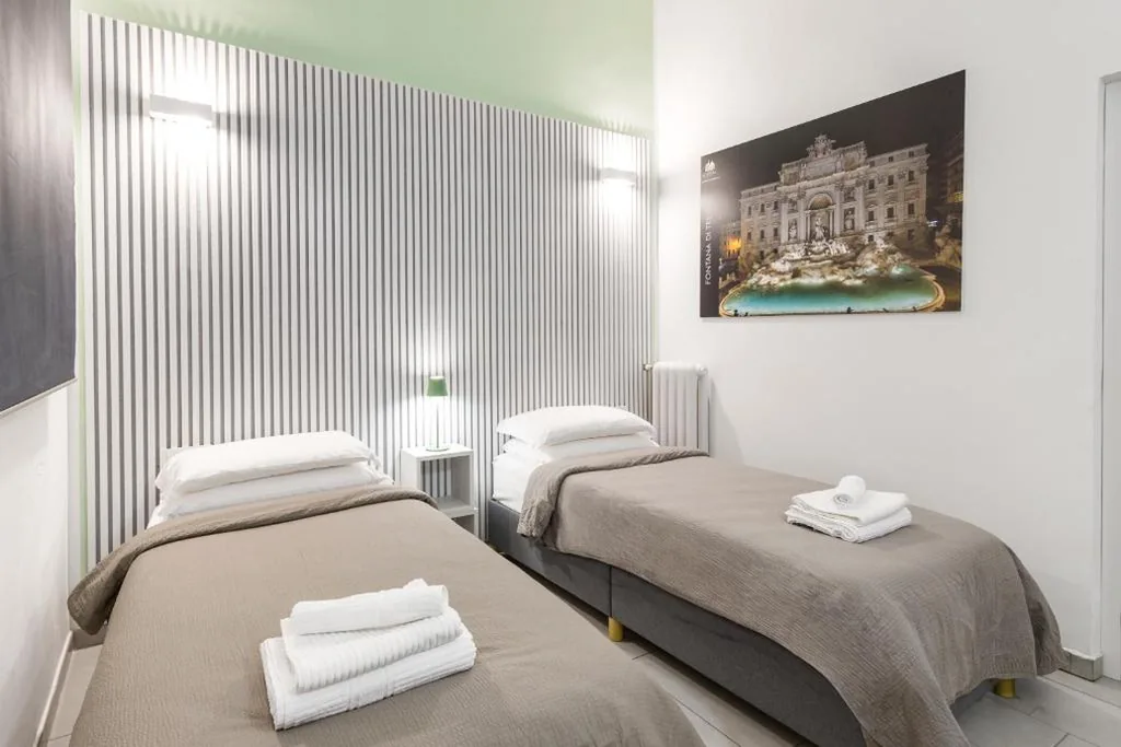 Double/Twin Room with Shared Bathroom — Rome Capital Apartments