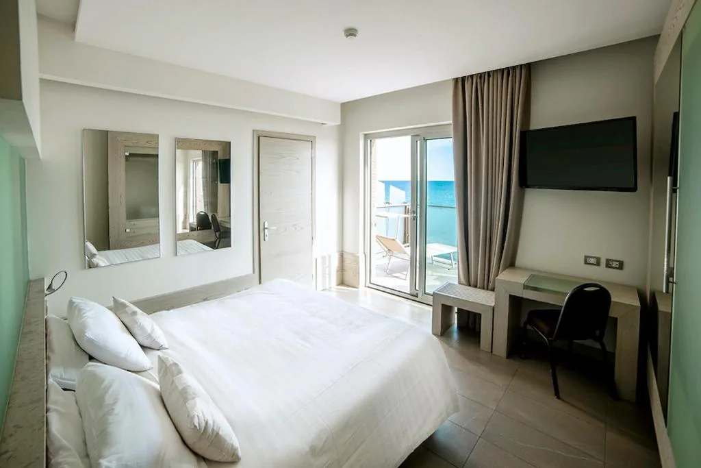 Double/Twin Room with Balcony and Sea View — Smy Aran Blu Roma Mare