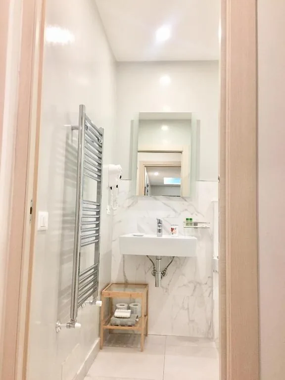 Double/Twin Room with Private Bathroom — Sunset rooms