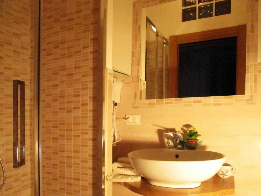 Double/Twin Room with Balcony and Garden View — Sweet Dreams in St Peter B&b