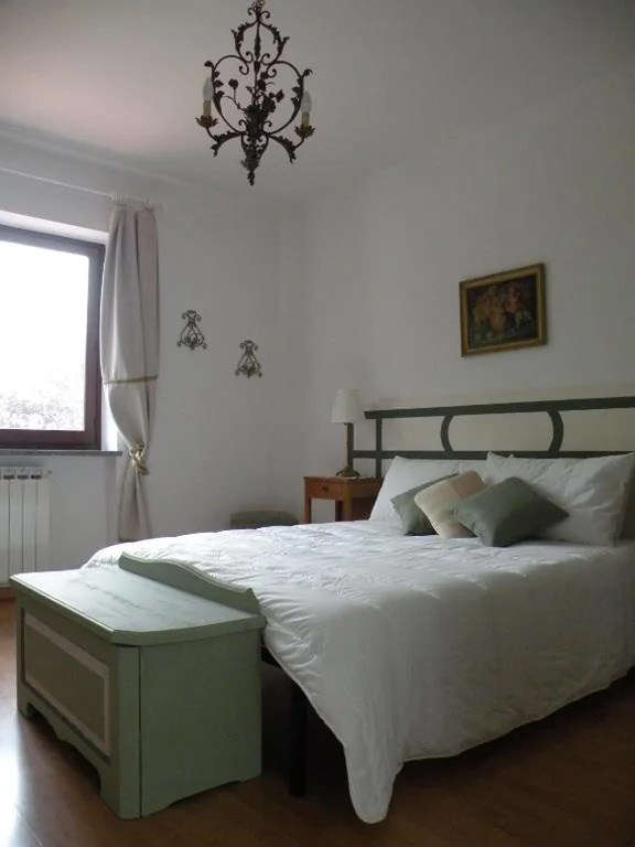 Camera Matrimoniale/Doppia con Letti Singoli con Bagno Privato — Tetto Nuovo B&B