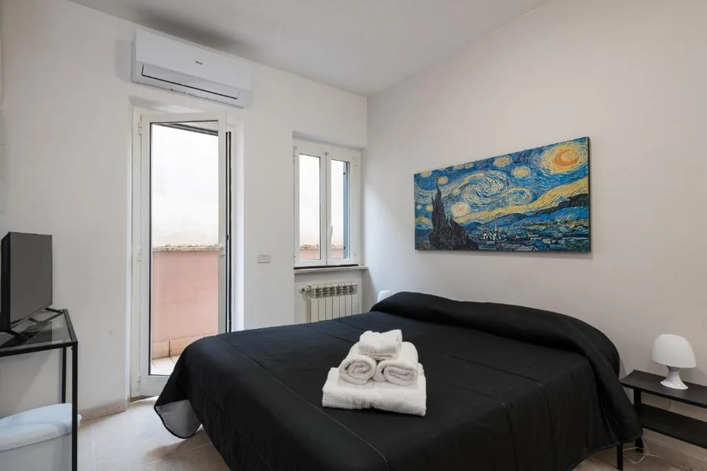 Double/Twin Room with Private Bathroom — Travelershome Ciampino 170 Station Street