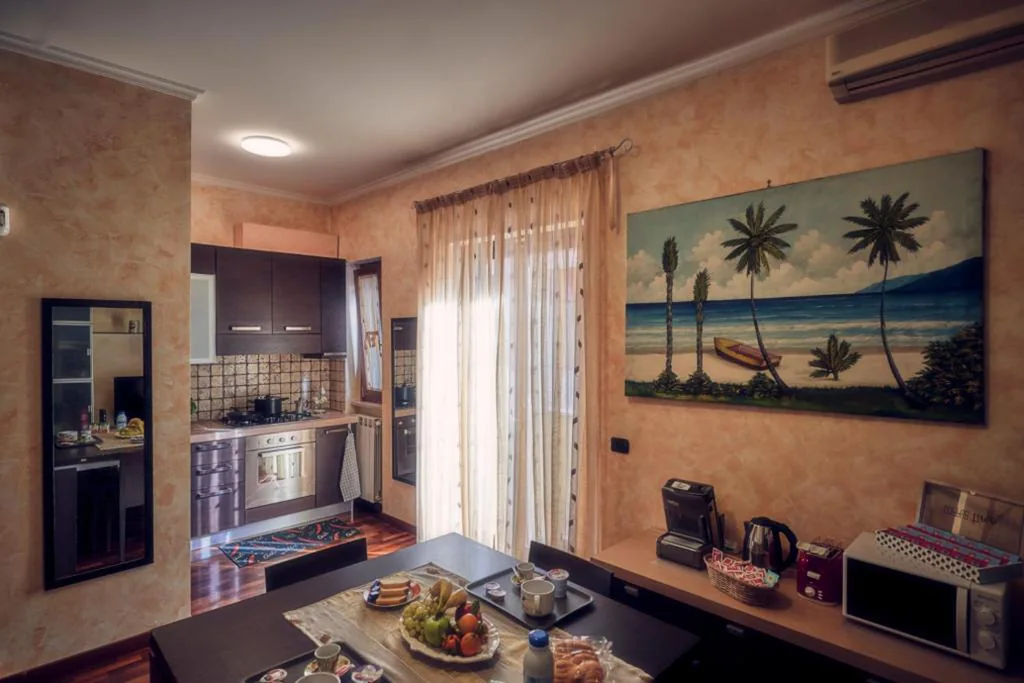 Camera Matrimoniale/Doppia con Letti Singoli con Bagno Privato — Travelershome Ciampino 212 Central Station Guest House