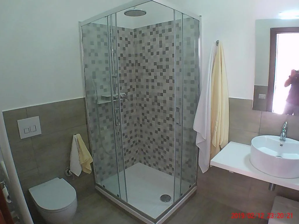 Double/Twin Room with Private Bathroom — un passo dal mare