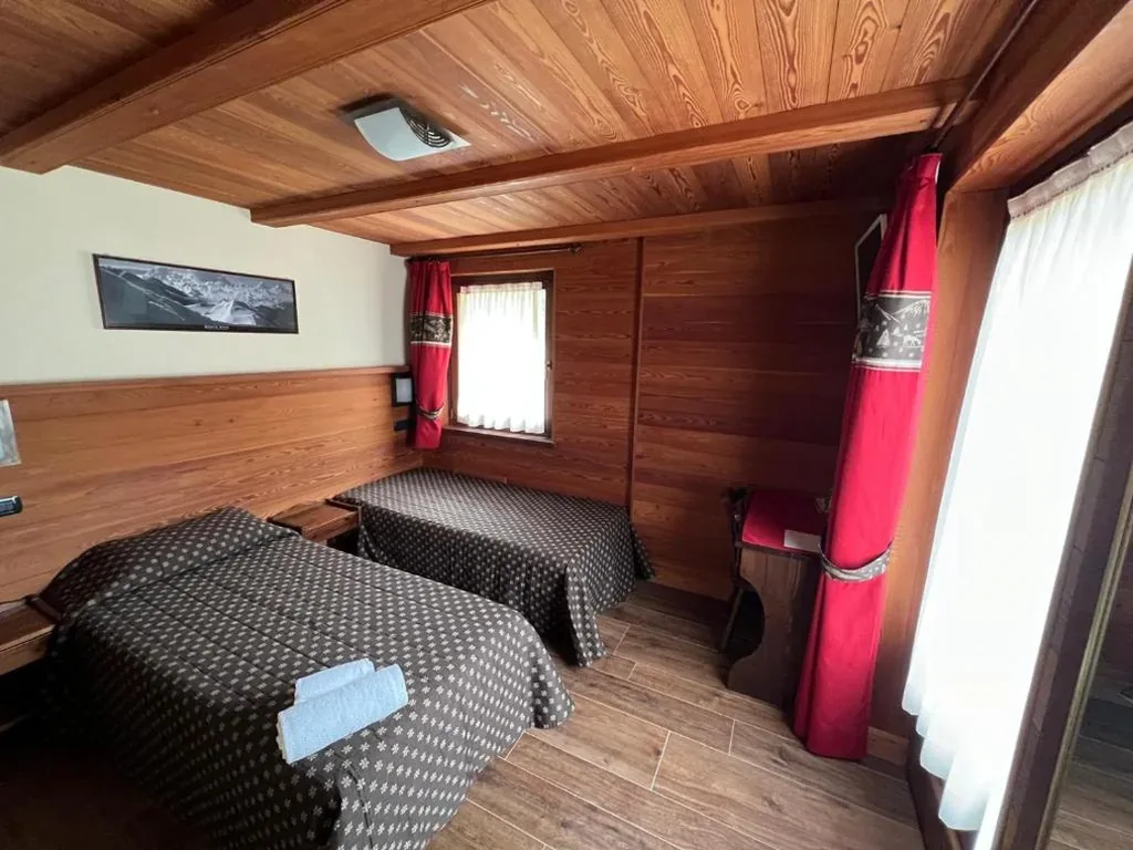 Camera Matrimoniale/Doppia con Letti Singoli con Balcone — Villa Americana Chambres d’Hotes