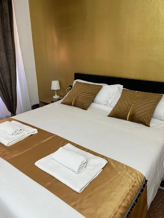 Double/Twin Room with Shower — Genova Gold Rooms
