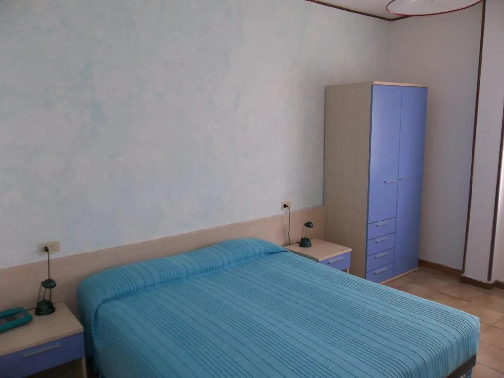 Camera Matrimoniale/Doppia con Letti Singoli con Letto Supplementare — Albergo Ristorante Gori