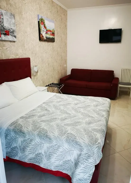 Camera Matrimoniale/Doppia con Letti Singoli con Letto Supplementare — St. Peter Area Luxury Suites