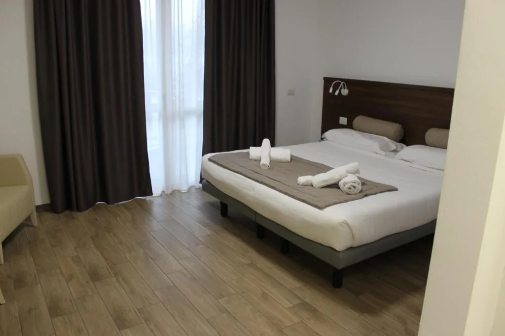 Double/Twin Room with Spa and Lake View — Hotel Bocciolo