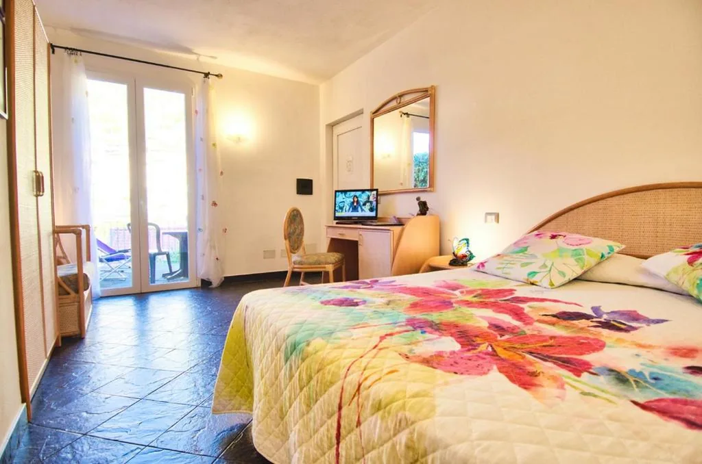 Camera Matrimoniale/Doppia con Letti Singoli con Terrazza — Cinqueterre Residence