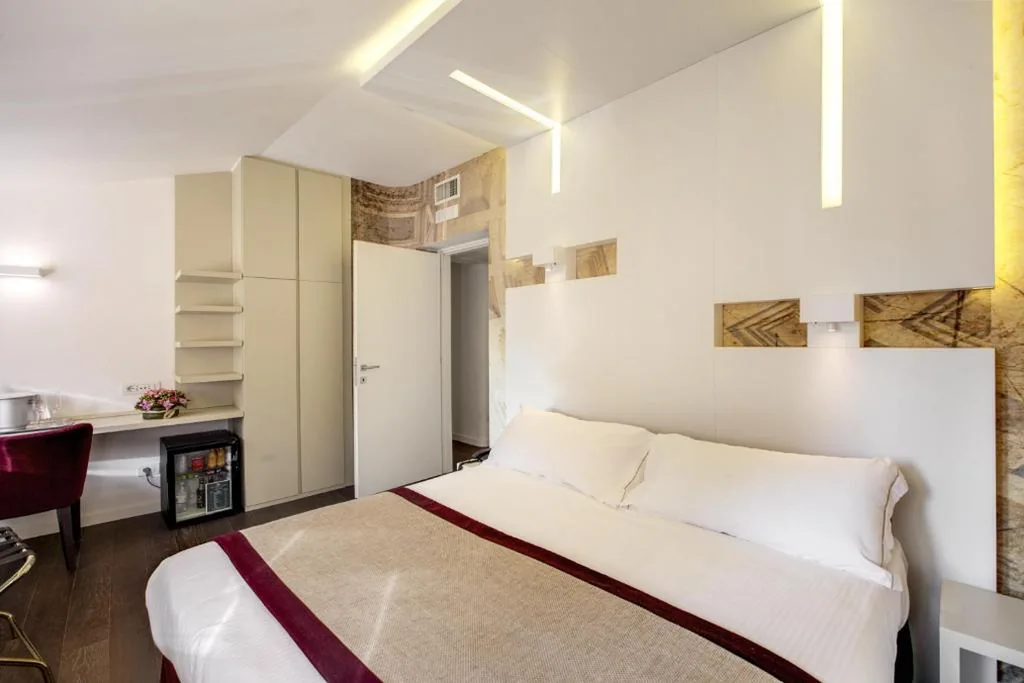 Double/Twin Room with Pantheon View — Albergo Abruzzi