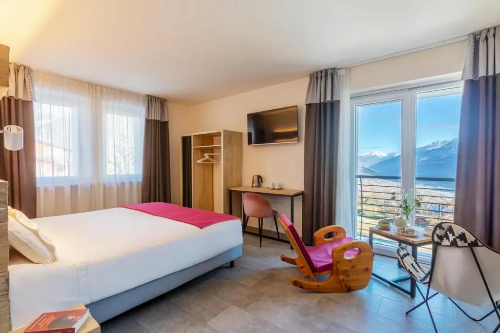 Double/Twin Room with Mountain View — Hirondelle Locanda Vegana