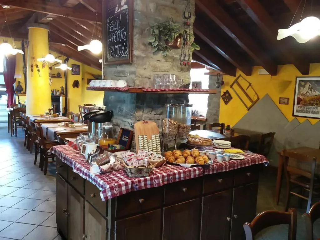 Double/Twin Room with Mountain View — Hotel Baita Cretaz