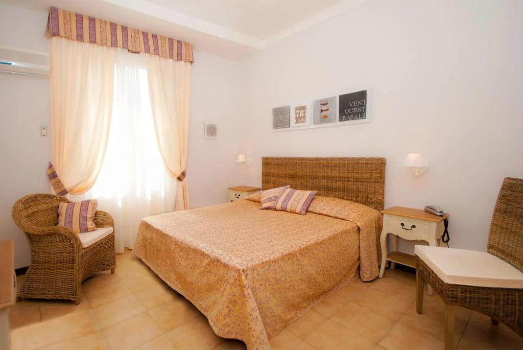 Camera Matrimoniale/Doppia con Letti Singoli con Vista Cortile — Hotel Bel Sit