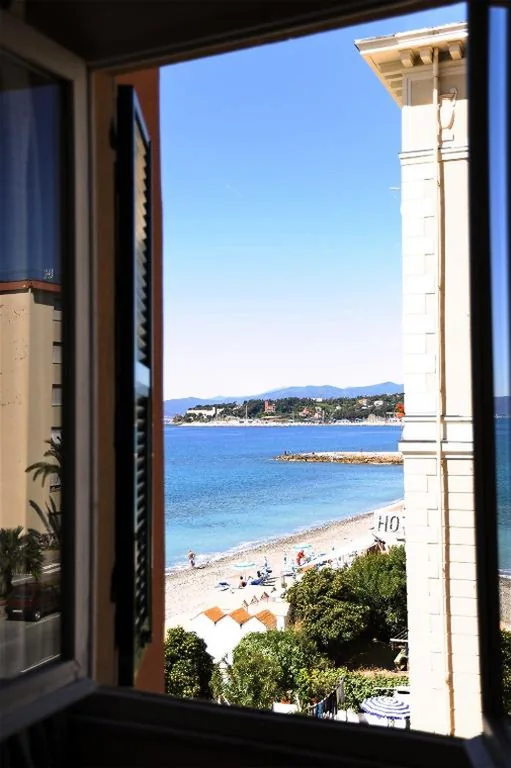 Camera Matrimoniale/Doppia con Letti Singoli con Vista Mare Parziale — Hotel Bianca Maria