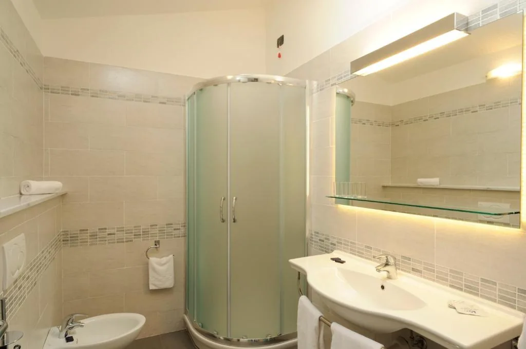 Camera Matrimoniale/Doppia con Letti Singoli con Vista Mare — Hotel Danio Lungomare