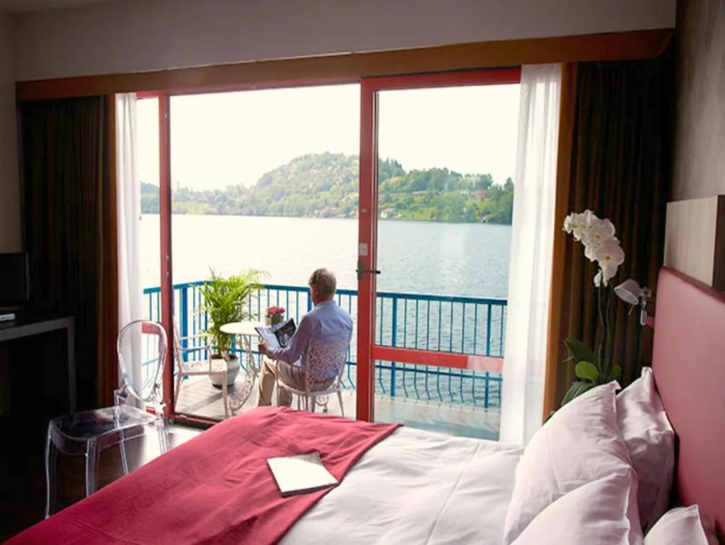 Camera Matrimoniale/Doppia con Letti Singoli con Vista Lago. — Hotel L’Approdo