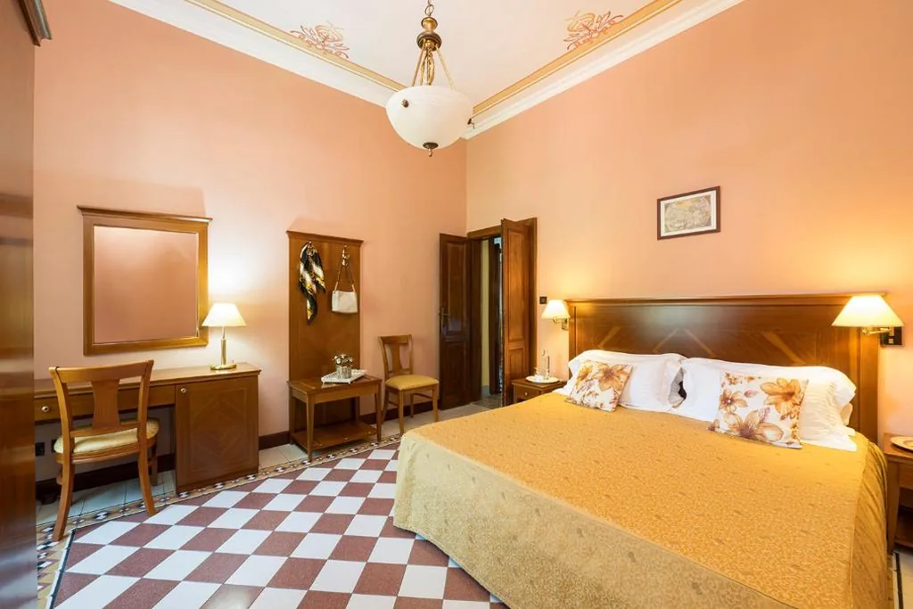 Double/Twin Room with Partial Lake View — Hotel La Rondinella