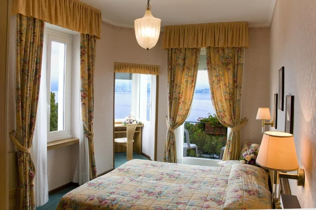 Camera Matrimoniale/Doppia con Letti Singoli con Vista Lago. — Hotel Milan Speranza Au Lac