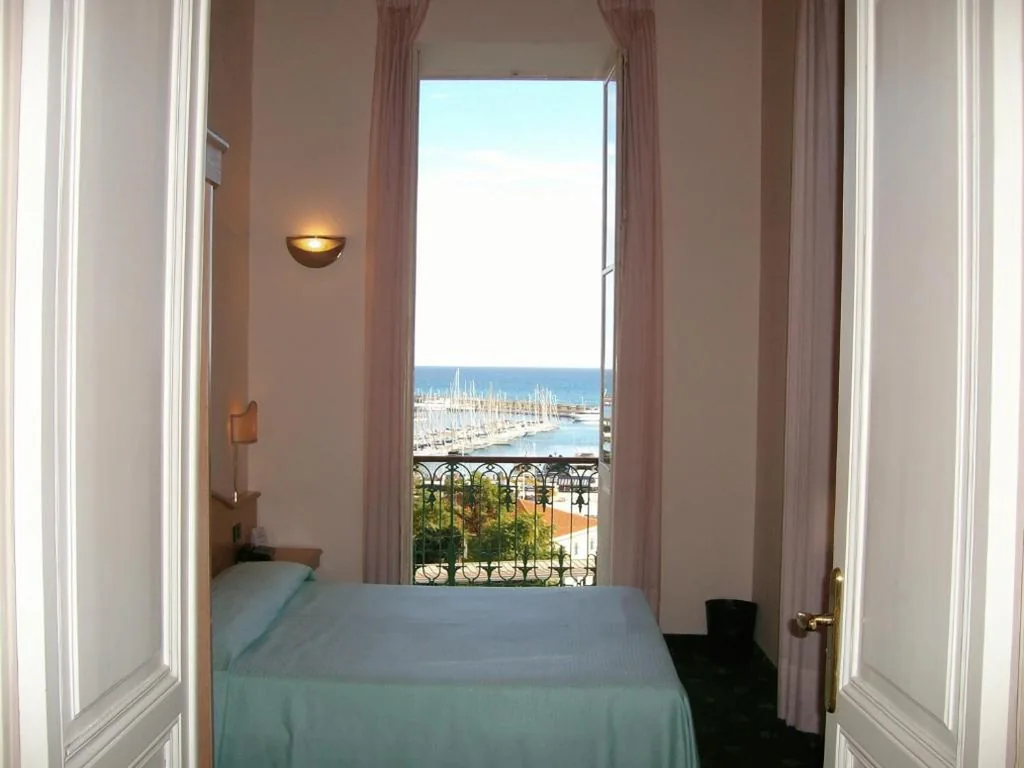 Camera Matrimoniale/Doppia con Letti Singoli con Vista Mare — Hotel Miramare